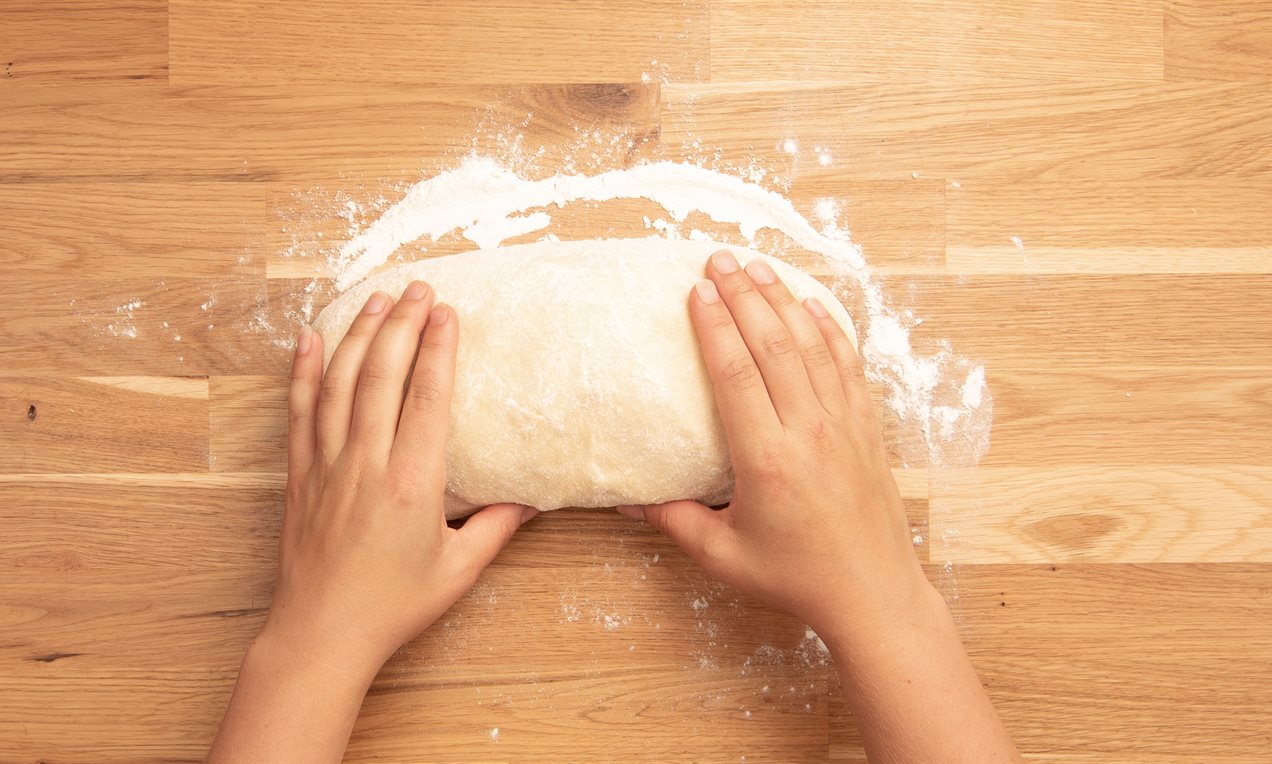 CakeuDessert Germany Editorialphoto Hefeteig-Ausrollen 04 бг