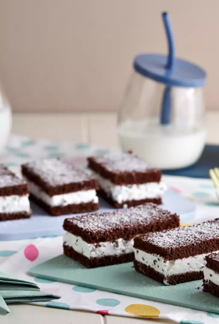 Merendine al cacao con crema al latte