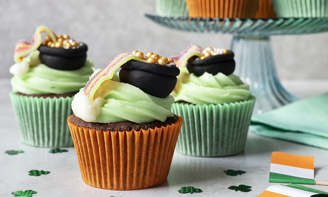 St Patrick's Day Pot of Gold Cupcakes