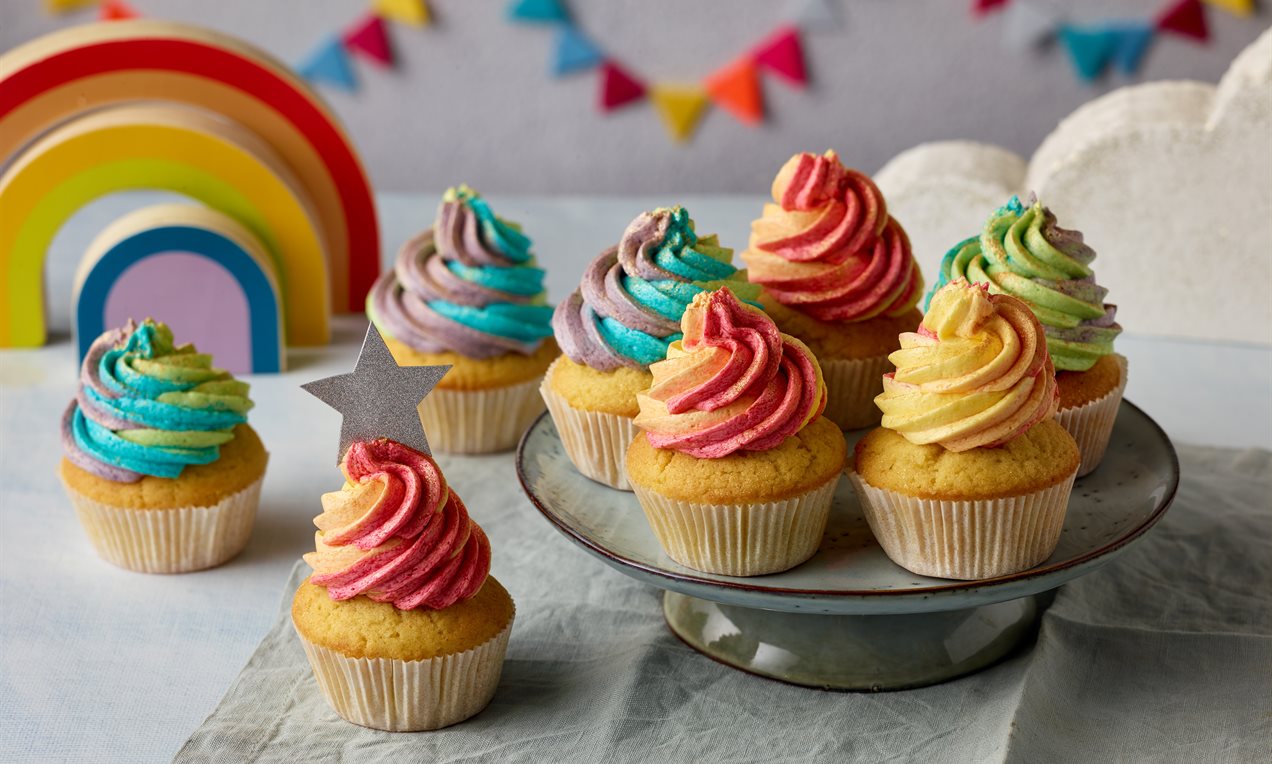 Regenbogen-Cupcakes Rezept | Dr. Oetker