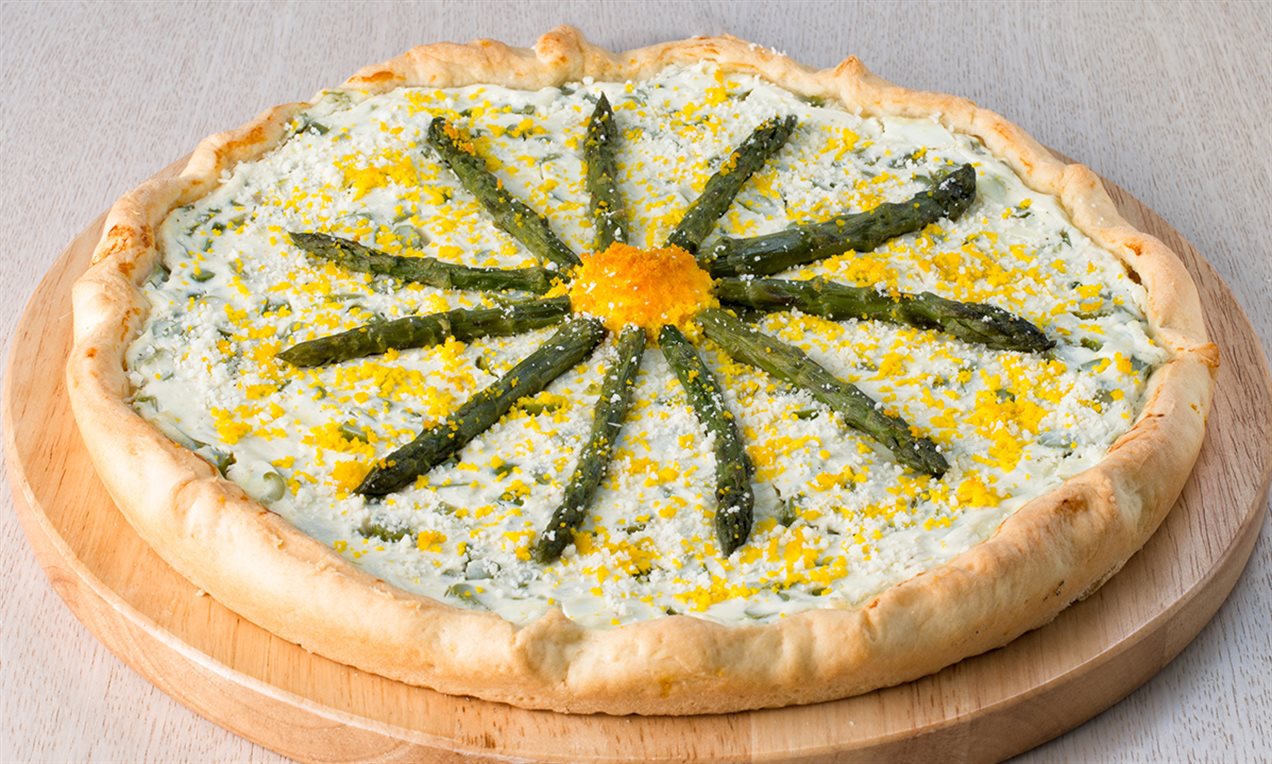 Torta salata agli asparagi