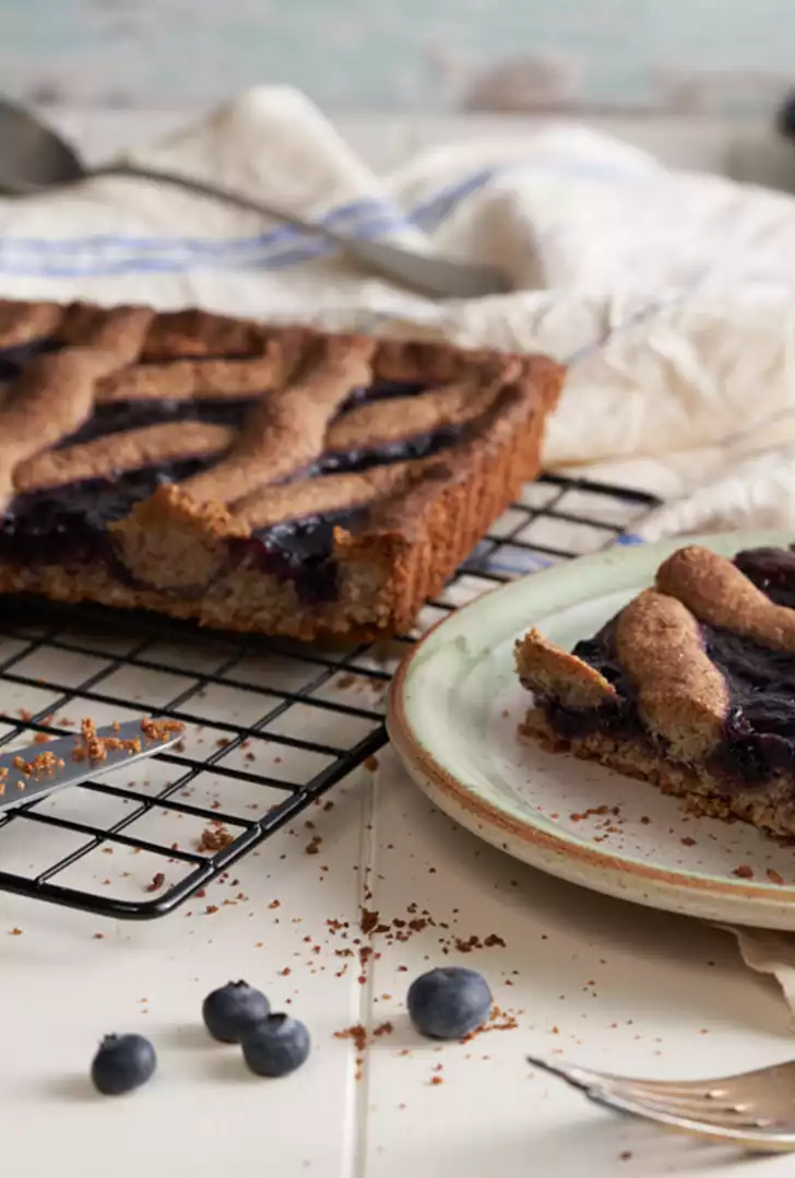 CROSTATA GRANO SARACENO MIRTILLI A MISURA.jpg