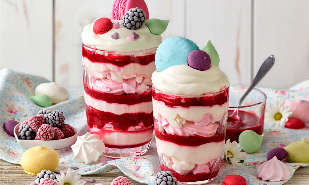 RahmMeringueDessert mit Himbeeren Rezept Dr. Oetker