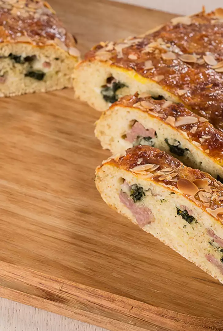 Rotolo pasquale salato con spinaci e salsiccia.jpg