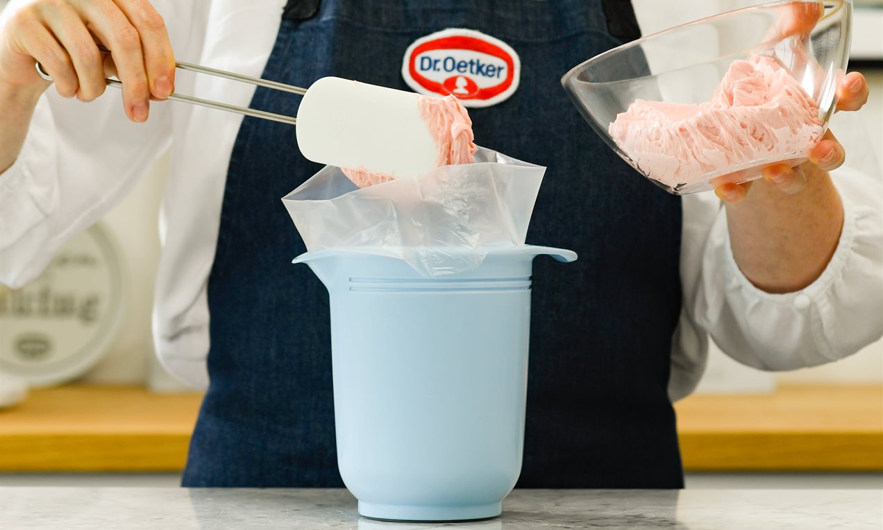 Spritzbeutel zur Hälfte füllen DSC7888 бг