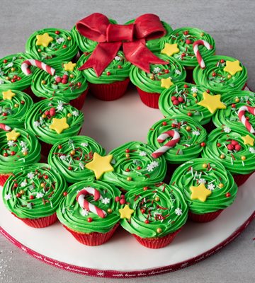 Christmas Cupcake Wreath Recipe | Dr. Oetker