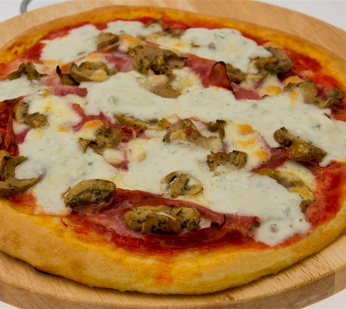 Ricetta Pizza Con Prosciutto Cotto Gorgonzola Dolce E Funghi Paneangeli